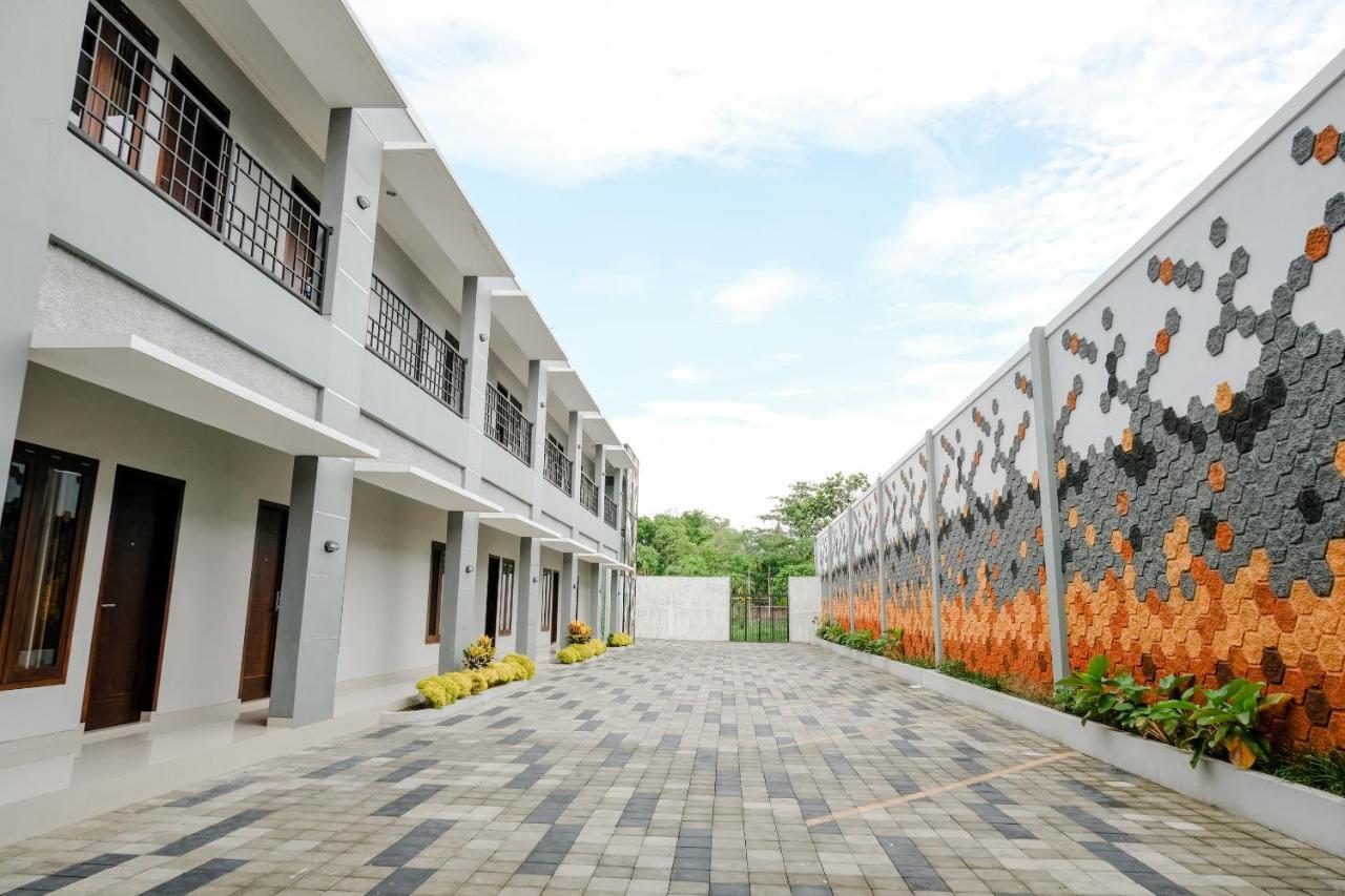 Oyo 2140 Hs Residence Tulungagung Εξωτερικό φωτογραφία