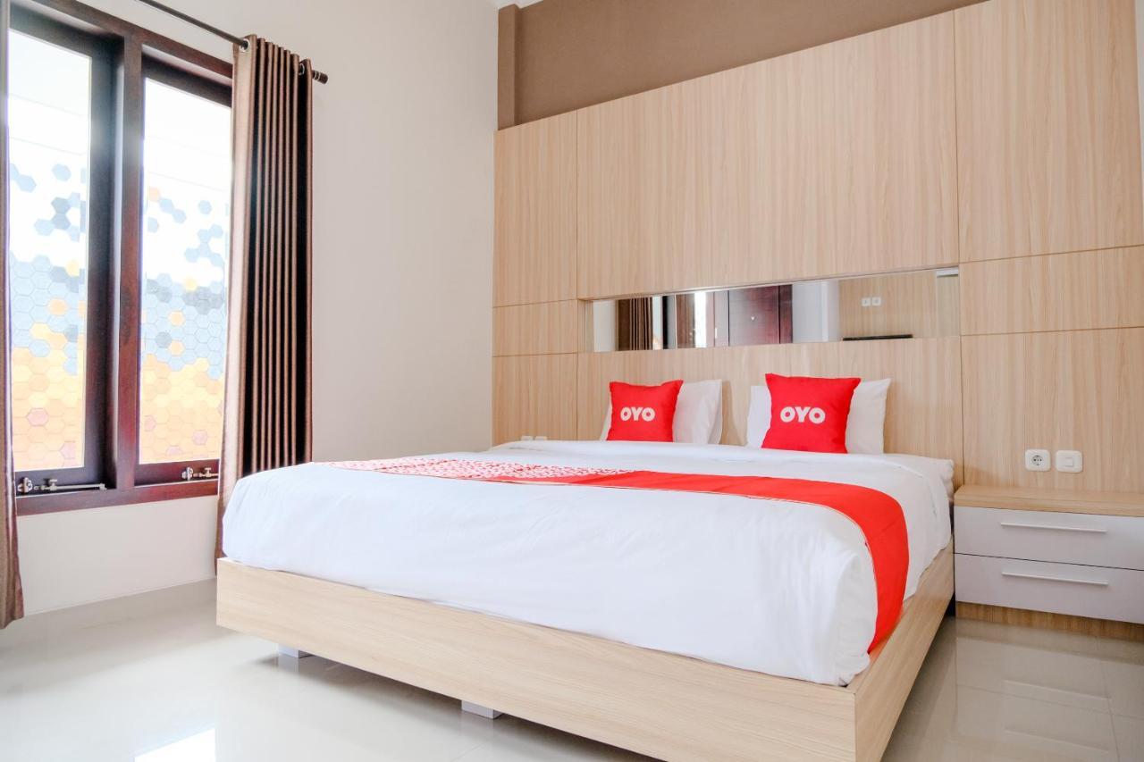 Oyo 2140 Hs Residence Tulungagung Εξωτερικό φωτογραφία