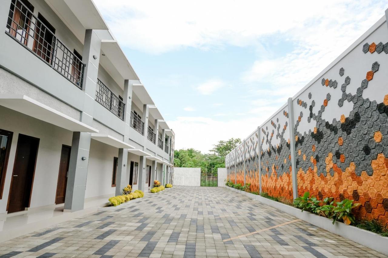Oyo 2140 Hs Residence Tulungagung Εξωτερικό φωτογραφία