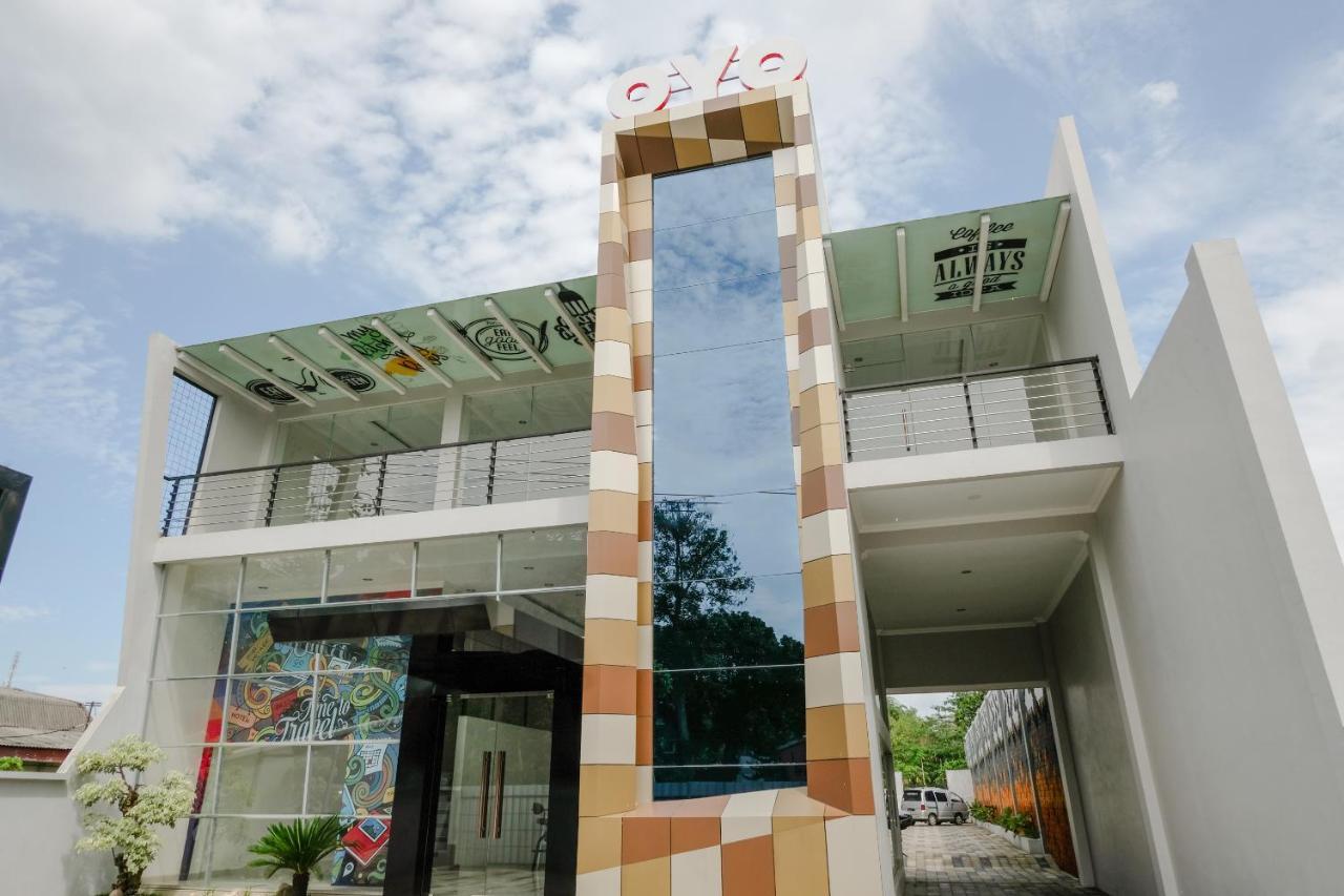 Oyo 2140 Hs Residence Tulungagung Εξωτερικό φωτογραφία