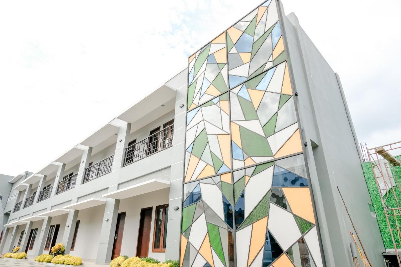 Oyo 2140 Hs Residence Tulungagung Εξωτερικό φωτογραφία