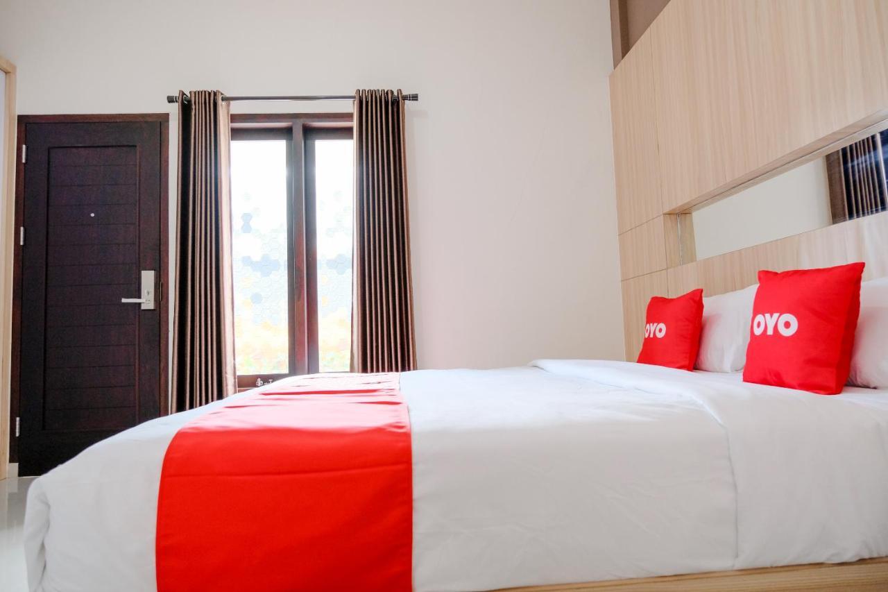 Oyo 2140 Hs Residence Tulungagung Εξωτερικό φωτογραφία