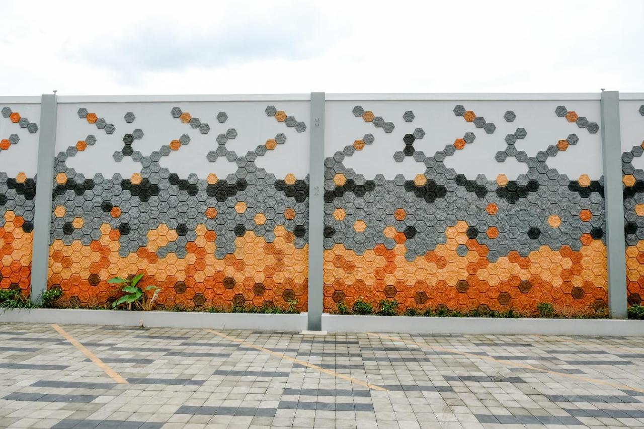 Oyo 2140 Hs Residence Tulungagung Εξωτερικό φωτογραφία