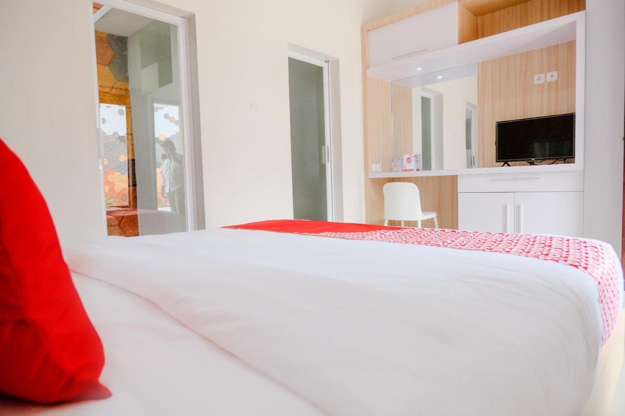Oyo 2140 Hs Residence Tulungagung Εξωτερικό φωτογραφία