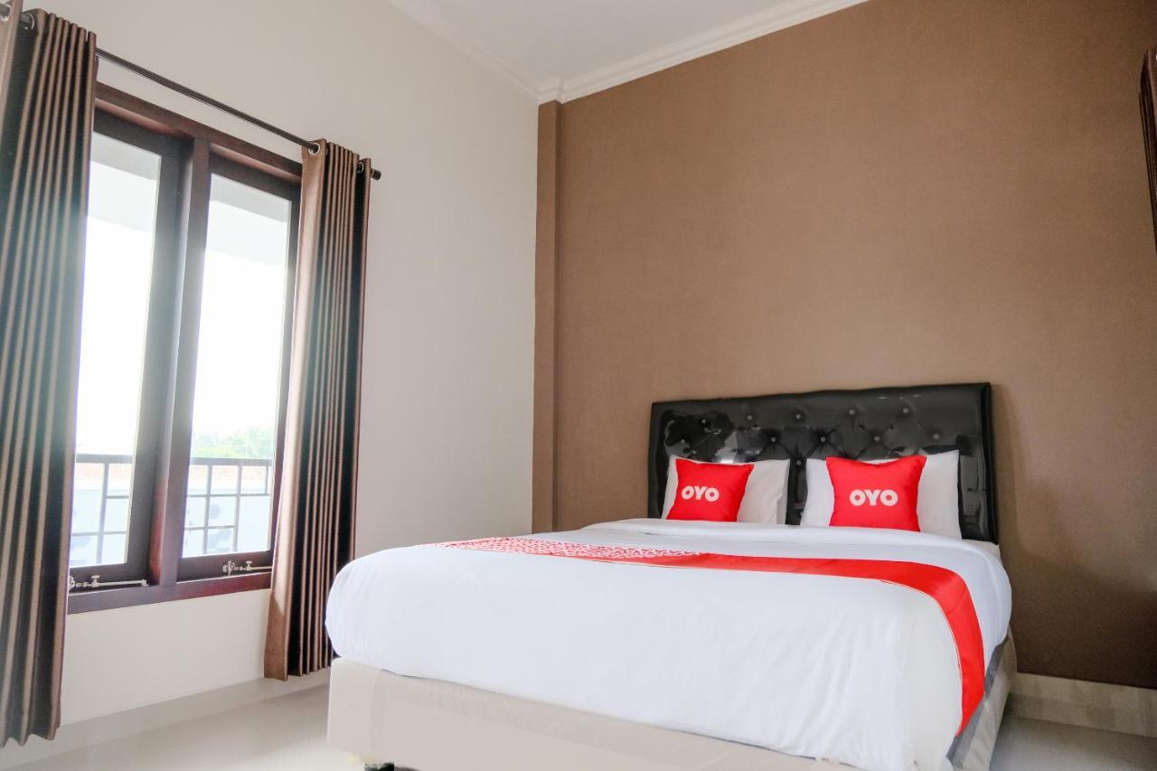 Oyo 2140 Hs Residence Tulungagung Εξωτερικό φωτογραφία